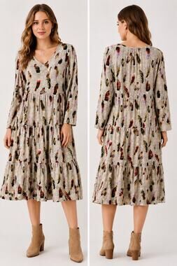 Astrologie Women’s L
Feather Print Tiered Maxi Dress V-Neck Long Sleeve
Oatmeal